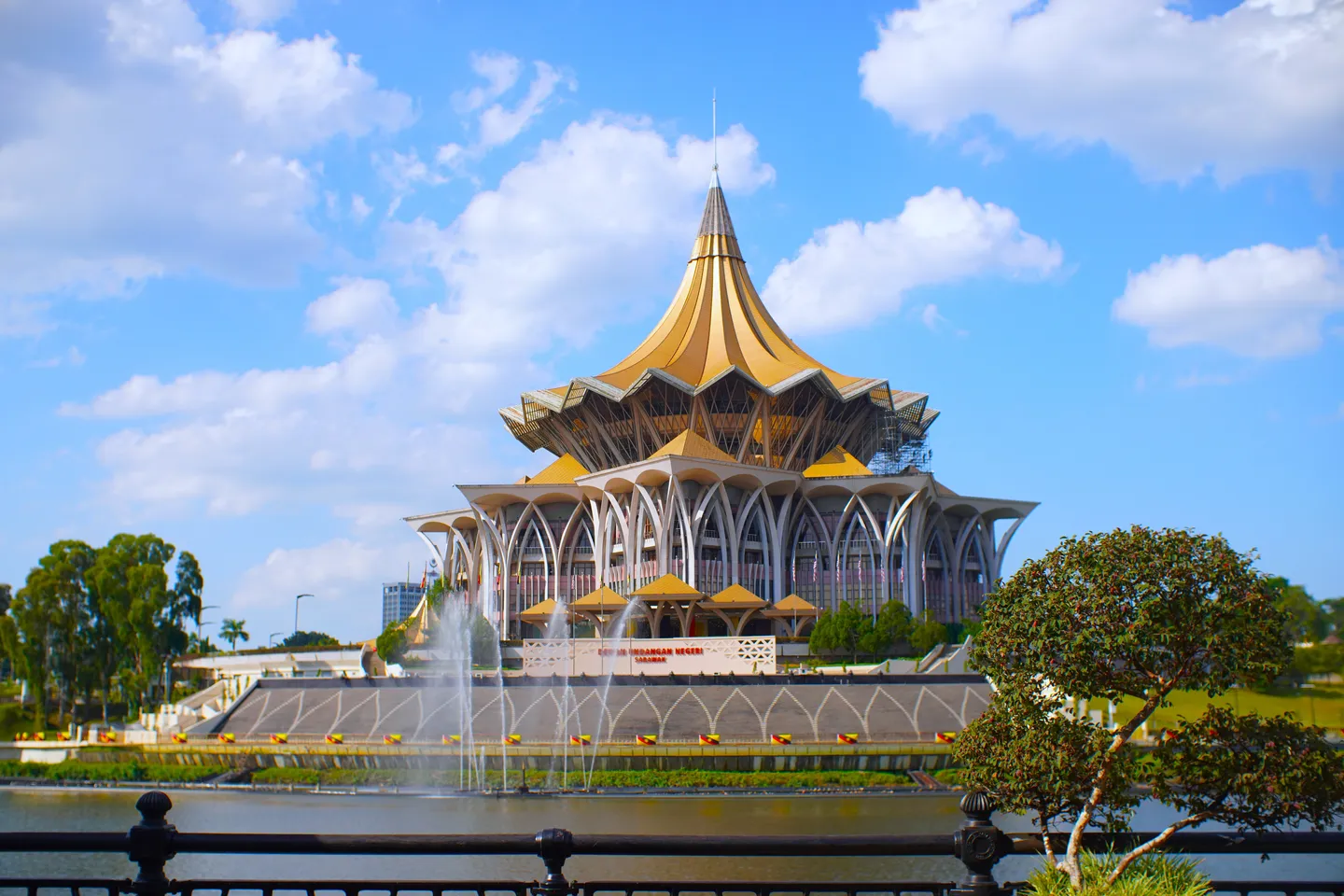 Gedung Dewan Undangan Negeri Sarawak